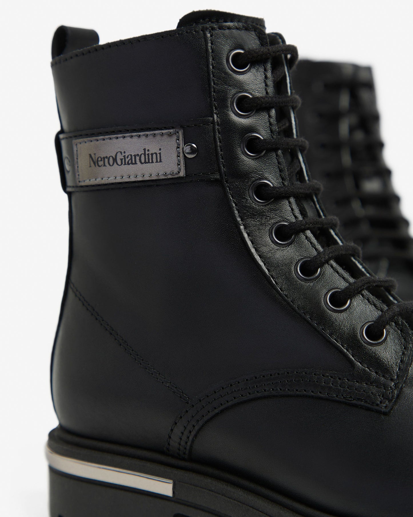 ANFIBIO NERO GIARDINI